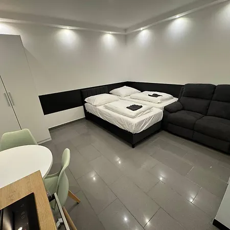 Apartment Next To Airport